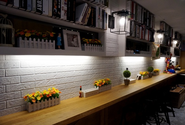 跑飯店the Paw Hotel  ( tutti cafe新生店)：【忠孝新生美式餐廳】跑飯店 Paw Hotel 毛小孩的遊樂園