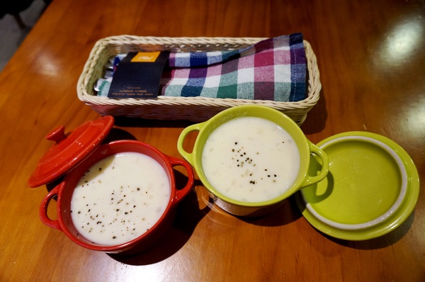 跑飯店the Paw Hotel  ( tutti cafe新生店)：【忠孝新生美式餐廳】跑飯店 Paw Hotel 毛小孩的遊樂園