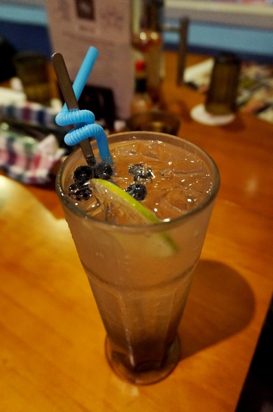 跑飯店the Paw Hotel  ( tutti cafe新生店)：【忠孝新生美式餐廳】跑飯店 Paw Hotel 毛小孩的遊樂園