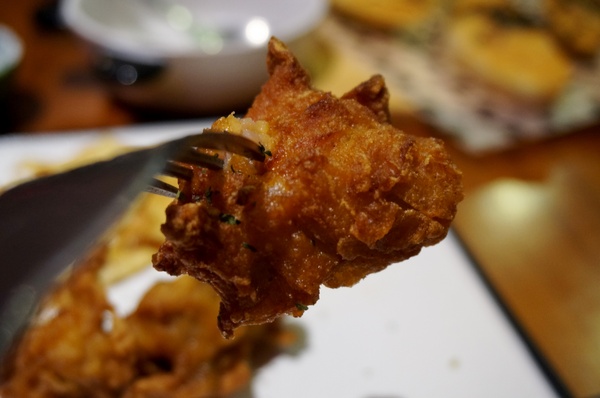 跑飯店the Paw Hotel  ( tutti cafe新生店)：【忠孝新生美式餐廳】跑飯店 Paw Hotel 毛小孩的遊樂園