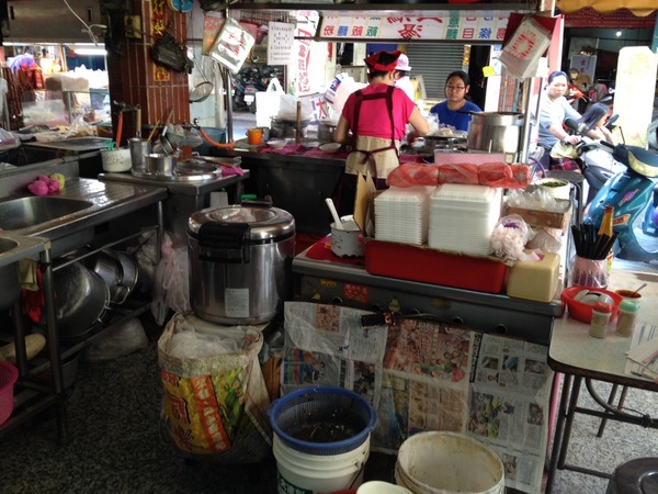 大腸豬血湯：<小吃>大腸豬血湯-乾麵+豬血湯，活力早餐又一枚!!