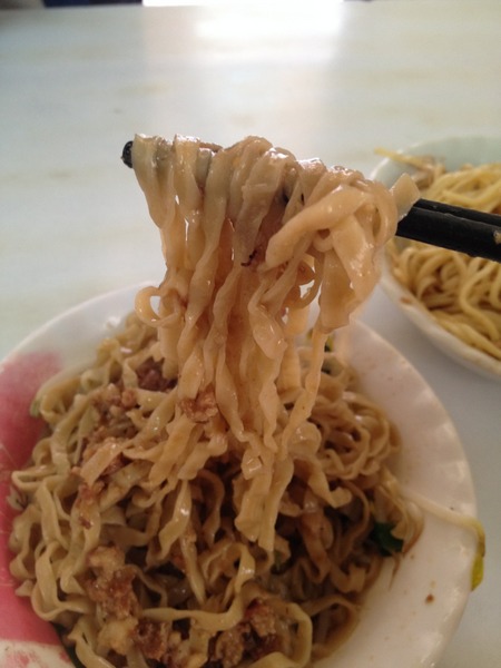 大腸豬血湯：<小吃>大腸豬血湯-乾麵+豬血湯，活力早餐又一枚!!