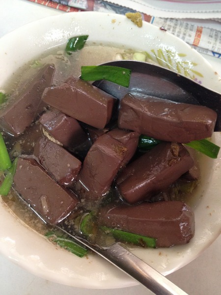 大腸豬血湯：<小吃>大腸豬血湯-乾麵+豬血湯，活力早餐又一枚!!