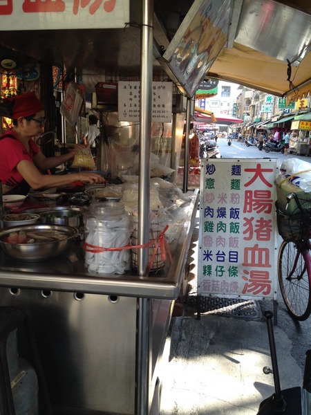 大腸豬血湯：<小吃>大腸豬血湯-乾麵+豬血湯，活力早餐又一枚!!
