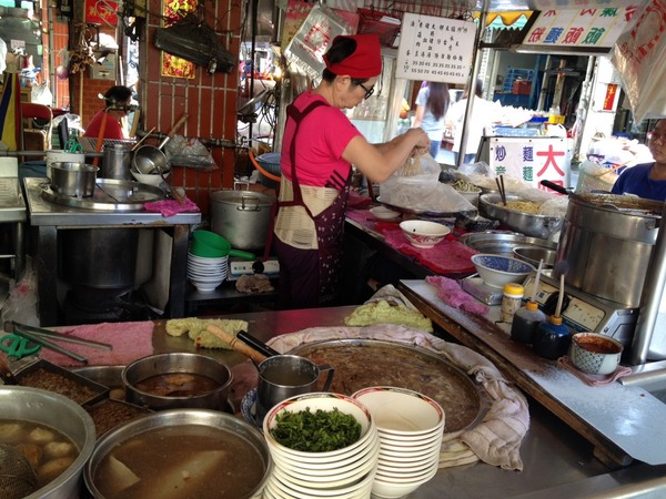 大腸豬血湯：<小吃>大腸豬血湯-乾麵+豬血湯，活力早餐又一枚!!