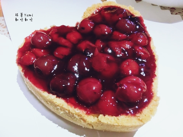 法國的秘密甜點:【宅配體驗】團購美食/伴手禮/下午茶點心首選→法國的秘密甜點-情人節蛋糕:森林莓果佐起司@跟著Yumi尤美美動吃動吃(品嘗日期:2015年8月20 日)