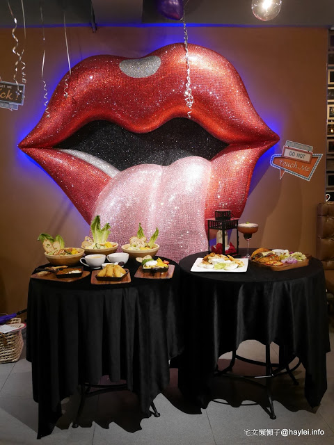 C.C.KISS Coffee&Cake： C.C. KISS COFFEE & CAKE 只有查理布朗製菓才能開的咖啡廳 麵包餐獨步全台 吸睛繽紛夢幻飲品 鐵板溫沙拉 東區潮店 姊妹聚會 約會聚餐 打卡拍照