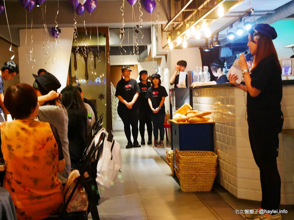 C.C.KISS Coffee&Cake： C.C. KISS COFFEE & CAKE 只有查理布朗製菓才能開的咖啡廳 麵包餐獨步全台 吸睛繽紛夢幻飲品 鐵板溫沙拉 東區潮店 姊妹聚會 約會聚餐 打卡拍照