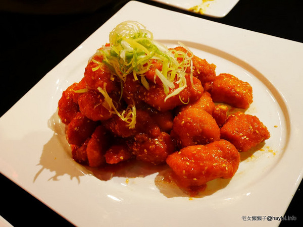 C.C.KISS Coffee&Cake： C.C. KISS COFFEE & CAKE 只有查理布朗製菓才能開的咖啡廳 麵包餐獨步全台 吸睛繽紛夢幻飲品 鐵板溫沙拉 東區潮店 姊妹聚會 約會聚餐 打卡拍照