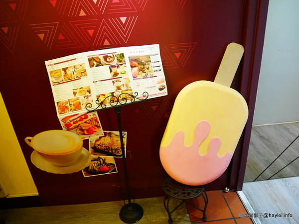 C.C.KISS Coffee&Cake： C.C. KISS COFFEE & CAKE 只有查理布朗製菓才能開的咖啡廳 麵包餐獨步全台 吸睛繽紛夢幻飲品 鐵板溫沙拉 東區潮店 姊妹聚會 約會聚餐 打卡拍照