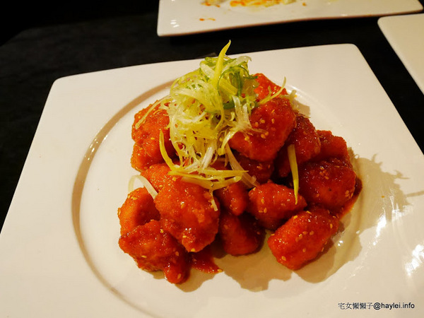 C.C.KISS Coffee&Cake： C.C. KISS COFFEE & CAKE 只有查理布朗製菓才能開的咖啡廳 麵包餐獨步全台 吸睛繽紛夢幻飲品 鐵板溫沙拉 東區潮店 姊妹聚會 約會聚餐 打卡拍照