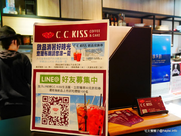 C.C.KISS Coffee&Cake： C.C. KISS COFFEE & CAKE 只有查理布朗製菓才能開的咖啡廳 麵包餐獨步全台 吸睛繽紛夢幻飲品 鐵板溫沙拉 東區潮店 姊妹聚會 約會聚餐 打卡拍照