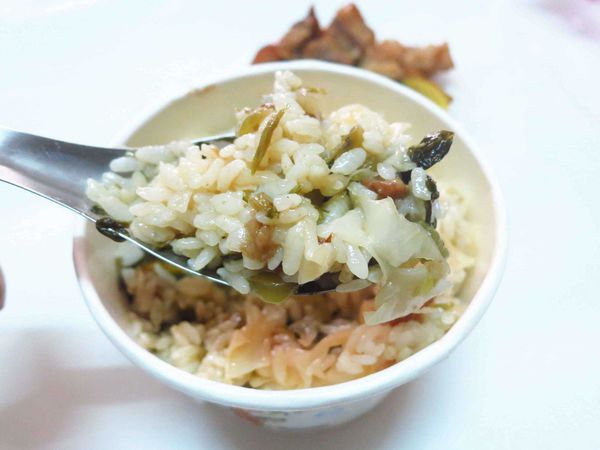 【新莊】30元焢肉飯-俗又大碗，絕無僅有的價格