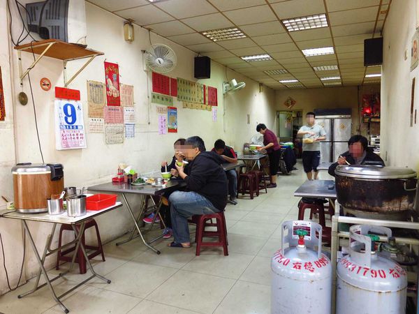 【新莊】30元焢肉飯-俗又大碗，絕無僅有的價格