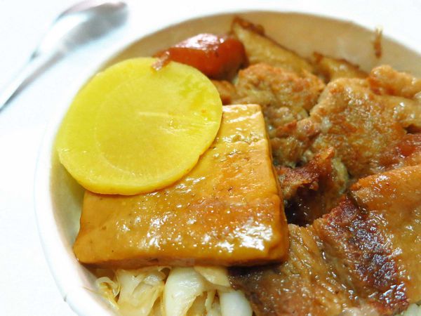 【新莊】30元焢肉飯-俗又大碗，絕無僅有的價格