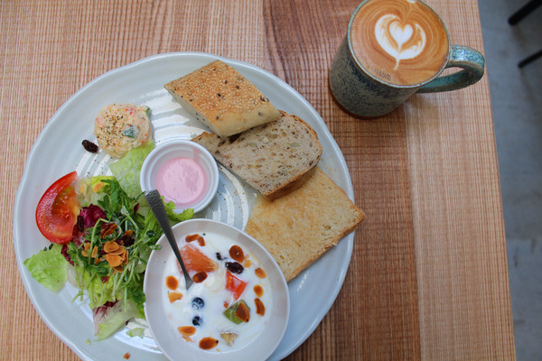 是吉咖啡：[台南]321藝術巷附近早午餐 是吉咖啡