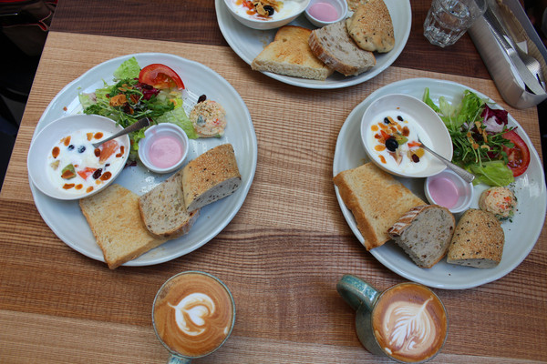 是吉咖啡：[台南]321藝術巷附近早午餐 是吉咖啡