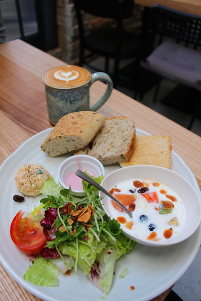 是吉咖啡：[台南]321藝術巷附近早午餐 是吉咖啡