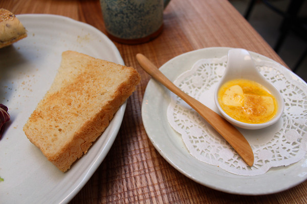 是吉咖啡：[台南]321藝術巷附近早午餐 是吉咖啡