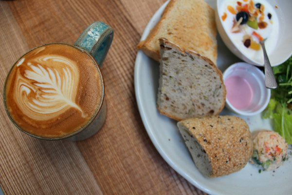 是吉咖啡：[台南]321藝術巷附近早午餐 是吉咖啡