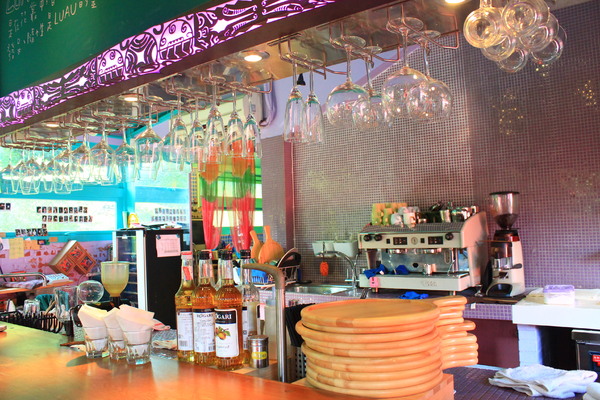 Luau ・ Pizza 柴寮披薩：新竹香山「Luau・Pizza」 柴寮披薩＠學區山林中邊吃邊渡假