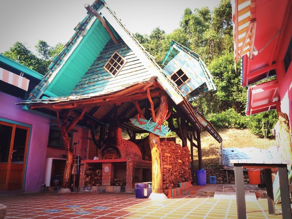 Luau ・ Pizza 柴寮披薩：新竹香山「Luau・Pizza」 柴寮披薩＠學區山林中邊吃邊渡假