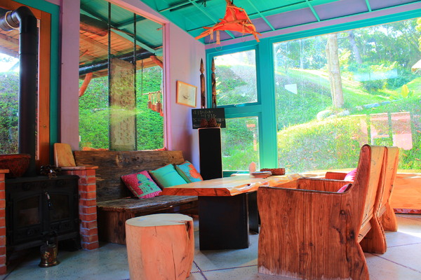 Luau ・ Pizza 柴寮披薩：新竹香山「Luau・Pizza」 柴寮披薩＠學區山林中邊吃邊渡假