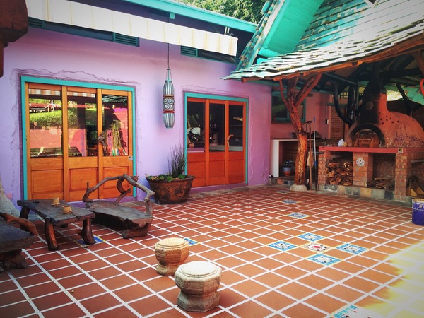 Luau ・ Pizza 柴寮披薩：新竹香山「Luau・Pizza」 柴寮披薩＠學區山林中邊吃邊渡假