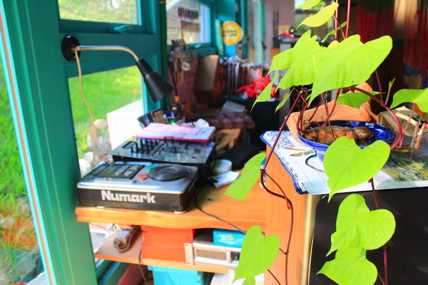 Luau ・ Pizza 柴寮披薩：新竹香山「Luau・Pizza」 柴寮披薩＠學區山林中邊吃邊渡假