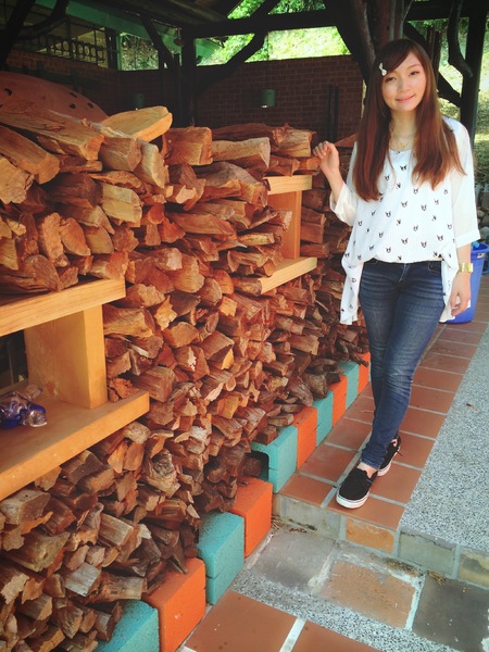 Luau ・ Pizza 柴寮披薩：新竹香山「Luau・Pizza」 柴寮披薩＠學區山林中邊吃邊渡假