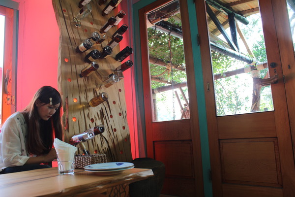 Luau ・ Pizza 柴寮披薩：新竹香山「Luau・Pizza」 柴寮披薩＠學區山林中邊吃邊渡假