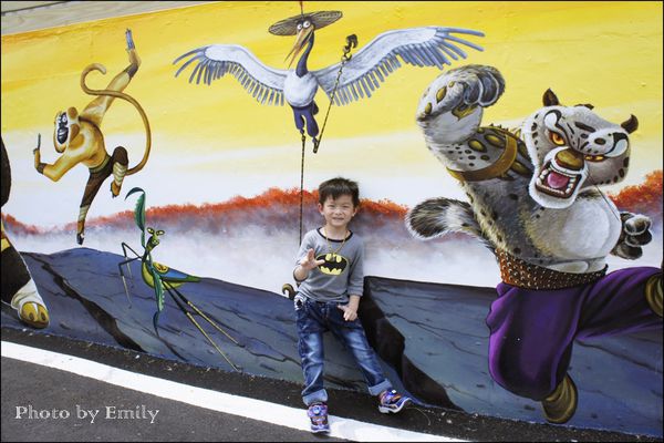 仁武後安村彩繪：╠高雄。遊記╣超夯卡通電影版彩繪吸睛度破表~☆【仁武後安彩繪 村】冰雪奇緣、變形金剛、逗逗蟲、小公主蘇菲亞、姆姆抱抱、馴龍高手、、等,走入卡頻道中,小朋友快樂遊!