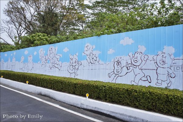 仁武後安村彩繪：╠高雄。遊記╣超夯卡通電影版彩繪吸睛度破表~☆【仁武後安彩繪 村】冰雪奇緣、變形金剛、逗逗蟲、小公主蘇菲亞、姆姆抱抱、馴龍高手、、等,走入卡頻道中,小朋友快樂遊!