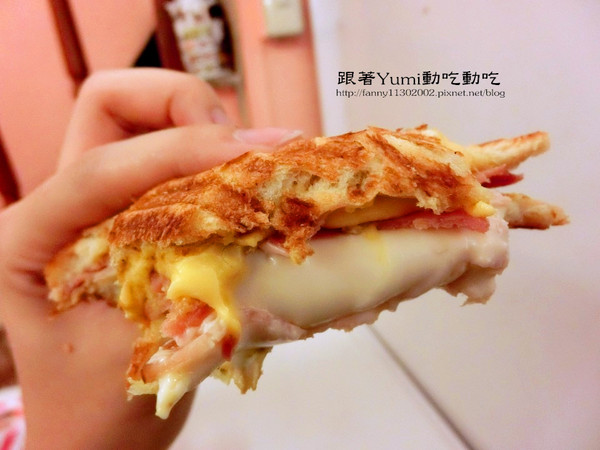 熱樂煎爆漿乳酪三明治:【台南食記-中西區】五星主廚快餐車前進台南國華街!限時限量六日才有!!雙乳酪爆漿古巴三明治起司控不可錯過『熱樂煎爆漿乳酪三明治LULU.JOHN』@跟著Yumi尤美美動吃動吃(用餐日期:2014年6月27日)