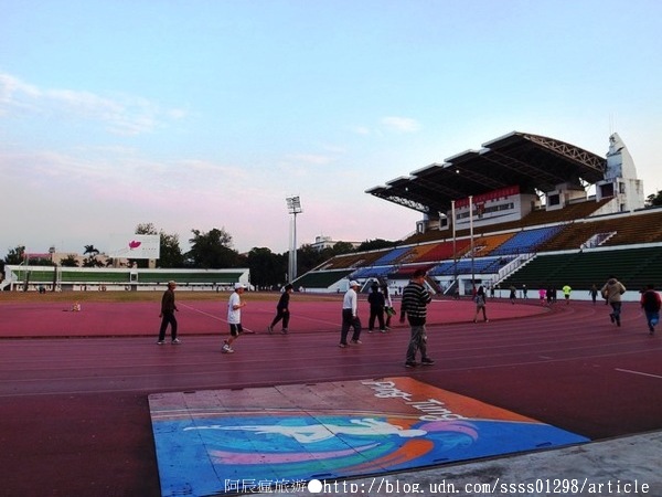 屏東市中山公園：【半日遊行程規劃】屏東市半日輕鬆玩。Eske Place、屏東美術館、一碗豆腐、屏東書院、發財車旗魚黑輪、中山公園