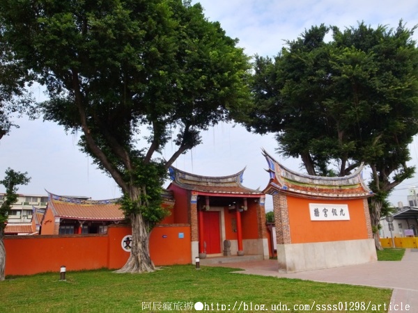 屏東市中山公園：【半日遊行程規劃】屏東市半日輕鬆玩。Eske Place、屏東美術館、一碗豆腐、屏東書院、發財車旗魚黑輪、中山公園