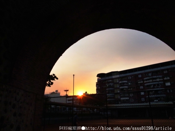 屏東市中山公園：【半日遊行程規劃】屏東市半日輕鬆玩。Eske Place、屏東美術館、一碗豆腐、屏東書院、發財車旗魚黑輪、中山公園