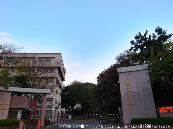 屏東市中山公園：【半日遊行程規劃】屏東市半日輕鬆玩。Eske Place、屏東美術館、一碗豆腐、屏東書院、發財車旗魚黑輪、中山公園