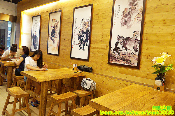 老夫子牛肉麵(旗艦總店)：【台南-北區】裝潢氣派x平價享受...大推手作酸梅汁.滿漢牛肉麵.半筋半肉麵.皮蛋豆腐.泡菜.花生.蔥爆牛肉..《老夫子牛肉麵(旗艦總店)》