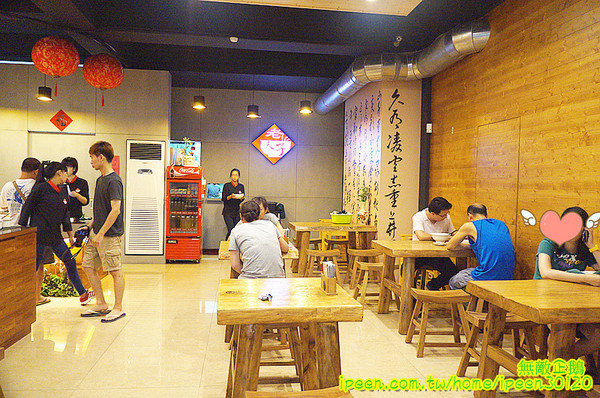 老夫子牛肉麵(旗艦總店)：【台南-北區】裝潢氣派x平價享受...大推手作酸梅汁.滿漢牛肉麵.半筋半肉麵.皮蛋豆腐.泡菜.花生.蔥爆牛肉..《老夫子牛肉麵(旗艦總店)》