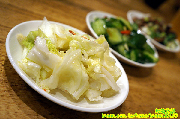 老夫子牛肉麵(旗艦總店)：【台南-北區】裝潢氣派x平價享受...大推手作酸梅汁.滿漢牛肉麵.半筋半肉麵.皮蛋豆腐.泡菜.花生.蔥爆牛肉..《老夫子牛肉麵(旗艦總店)》