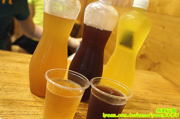 老夫子牛肉麵(旗艦總店)：【台南-北區】裝潢氣派x平價享受...大推手作酸梅汁.滿漢牛肉麵.半筋半肉麵.皮蛋豆腐.泡菜.花生.蔥爆牛肉..《老夫子牛肉麵(旗艦總店)》