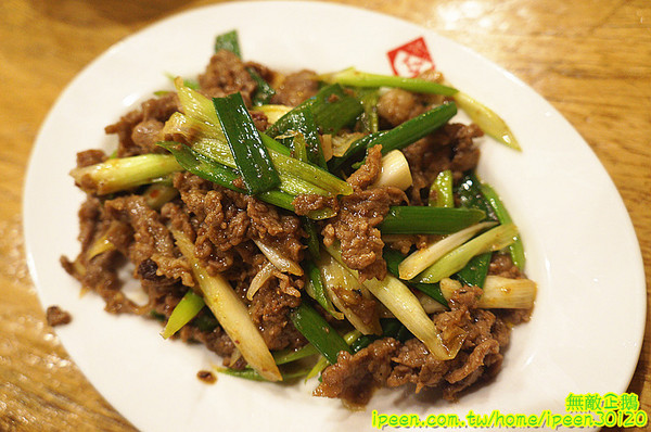 老夫子牛肉麵(旗艦總店)：【台南-北區】裝潢氣派x平價享受...大推手作酸梅汁.滿漢牛肉麵.半筋半肉麵.皮蛋豆腐.泡菜.花生.蔥爆牛肉..《老夫子牛肉麵(旗艦總店)》