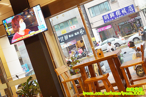 老夫子牛肉麵(旗艦總店)：【台南-北區】裝潢氣派x平價享受...大推手作酸梅汁.滿漢牛肉麵.半筋半肉麵.皮蛋豆腐.泡菜.花生.蔥爆牛肉..《老夫子牛肉麵(旗艦總店)》