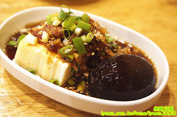 老夫子牛肉麵(旗艦總店)：【台南-北區】裝潢氣派x平價享受...大推手作酸梅汁.滿漢牛肉麵.半筋半肉麵.皮蛋豆腐.泡菜.花生.蔥爆牛肉..《老夫子牛肉麵(旗艦總店)》