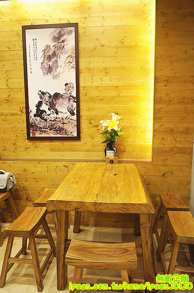 老夫子牛肉麵(旗艦總店)：【台南-北區】裝潢氣派x平價享受...大推手作酸梅汁.滿漢牛肉麵.半筋半肉麵.皮蛋豆腐.泡菜.花生.蔥爆牛肉..《老夫子牛肉麵(旗艦總店)》