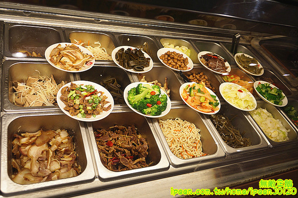 老夫子牛肉麵(旗艦總店)：【台南-北區】裝潢氣派x平價享受...大推手作酸梅汁.滿漢牛肉麵.半筋半肉麵.皮蛋豆腐.泡菜.花生.蔥爆牛肉..《老夫子牛肉麵(旗艦總店)》