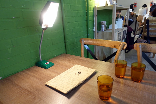 儲房咖啡館:(胖樺食記)松江南京站推薦餐廳「儲房咖啡館」,文青風格餐點美味/不限時/WIFI/熱沙拉/下午茶/乾燥花/安靜