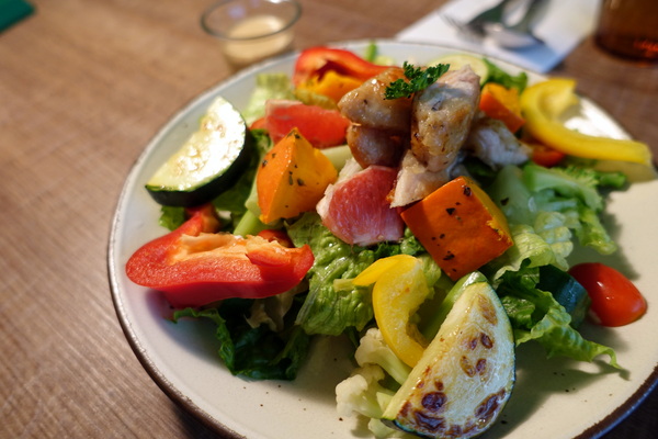 儲房咖啡館:(胖樺食記)松江南京站推薦餐廳「儲房咖啡館」,文青風格餐點美味/不限時/WIFI/熱沙拉/下午茶/乾燥花/安靜