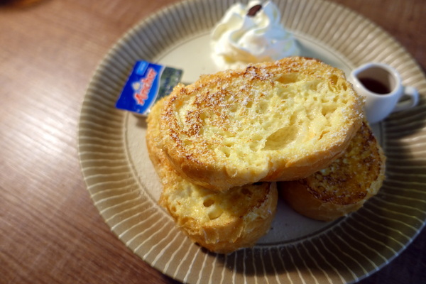 儲房咖啡館:(胖樺食記)松江南京站推薦餐廳「儲房咖啡館」,文青風格餐點美味/不限時/WIFI/熱沙拉/下午茶/乾燥花/安靜